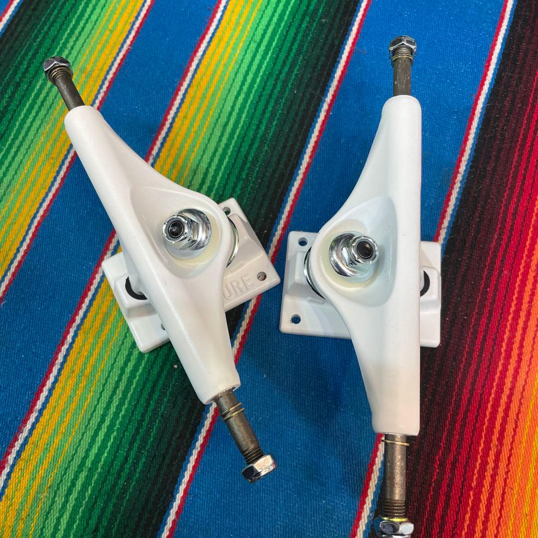 ベンチャートラック　TM WHITE LIGHTNING II 5.6