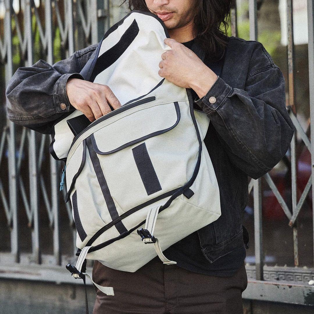 CHROME メッセンジャー24L BAILEYWORKS　bluelug
