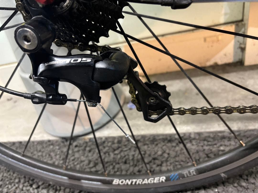 TREK Madone 2.3 ロードバイク カスタム可能