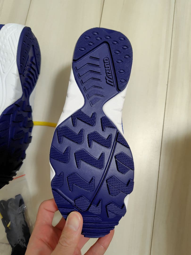 【特価！】ベイスターズ×コンテンダー　ランニングシューズ　26.5センチ