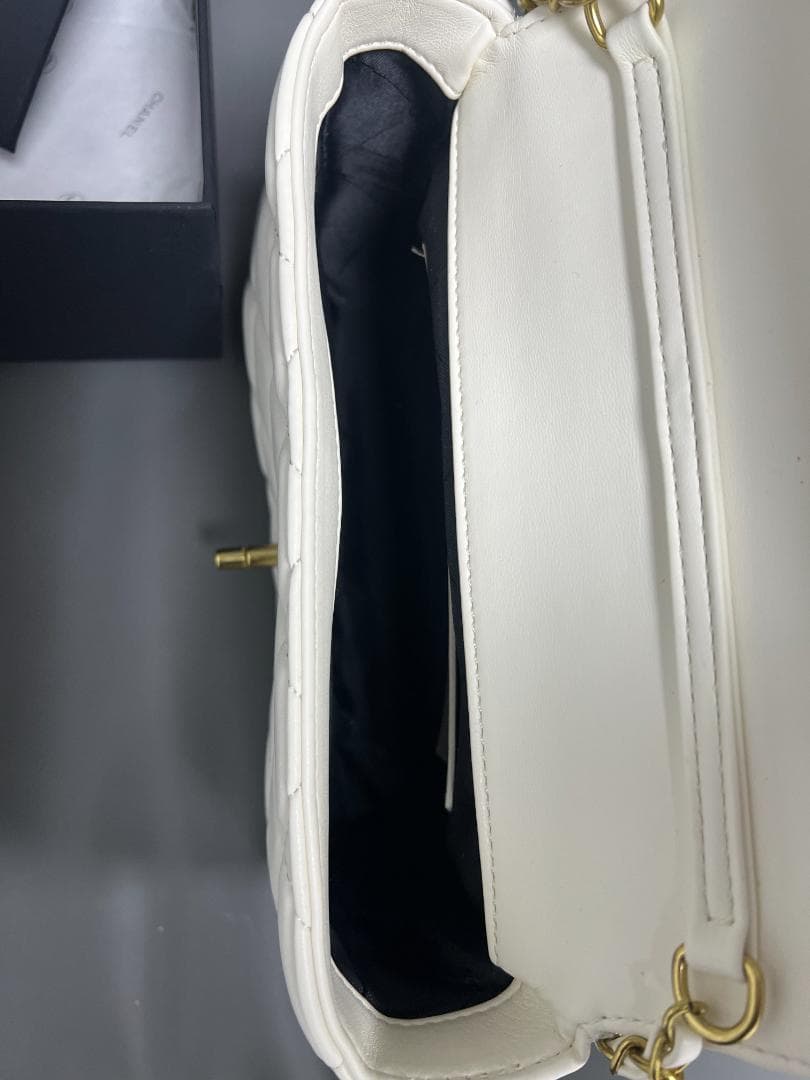 ホワイトレザー バッグ