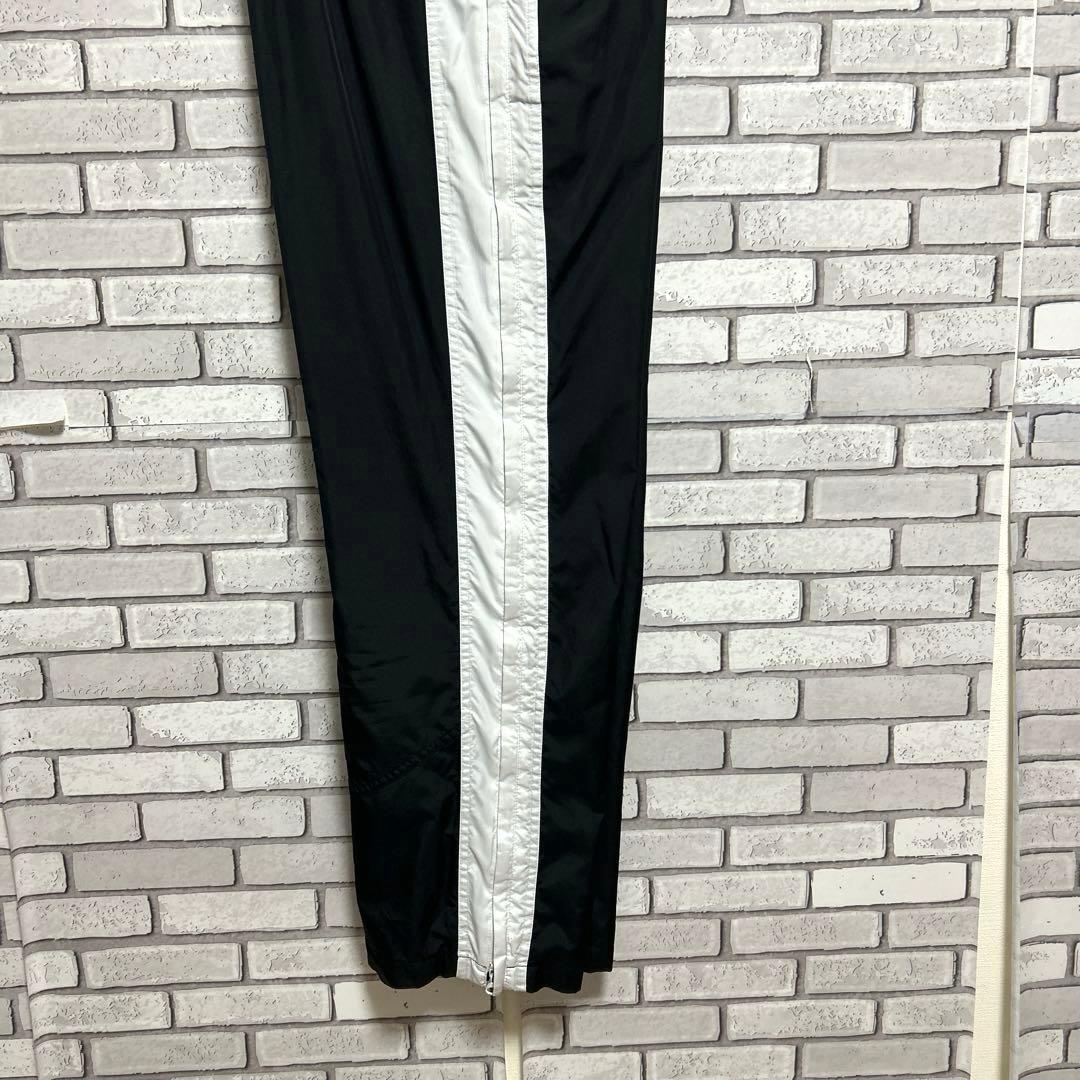セール《美品》NIKE☆ナイキ☆ナイロンジャージ 刺繍ロゴ 側面チャック 黒/白