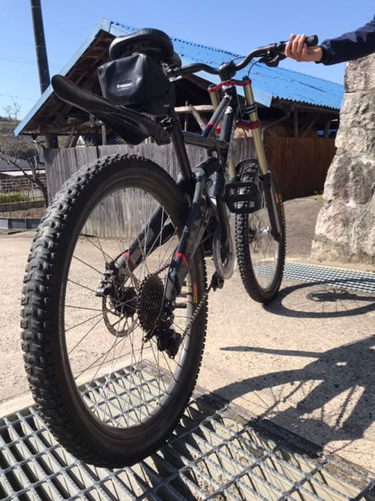 ダウンヒルバイク、マウンテンバイク