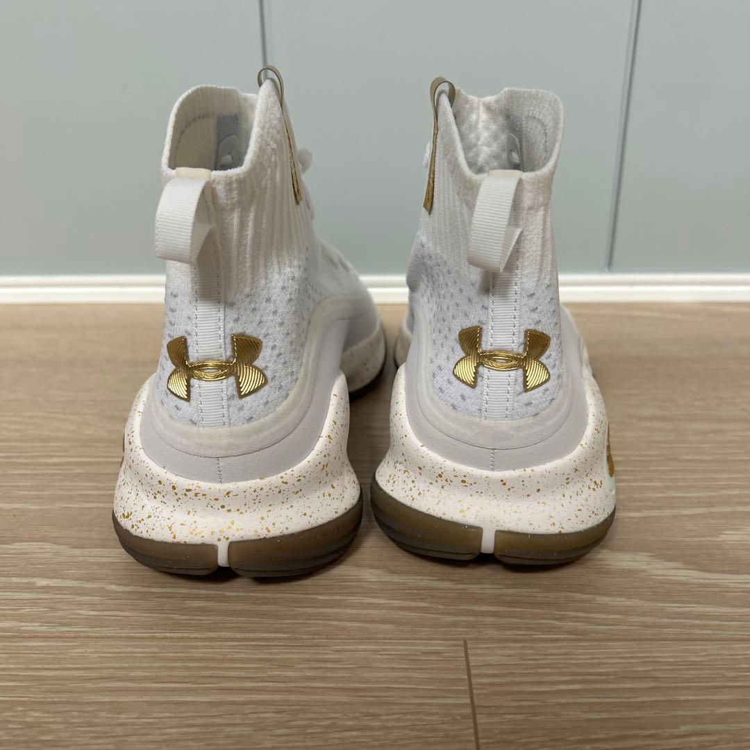 Under Armour Curry 4ホワイト　27cm