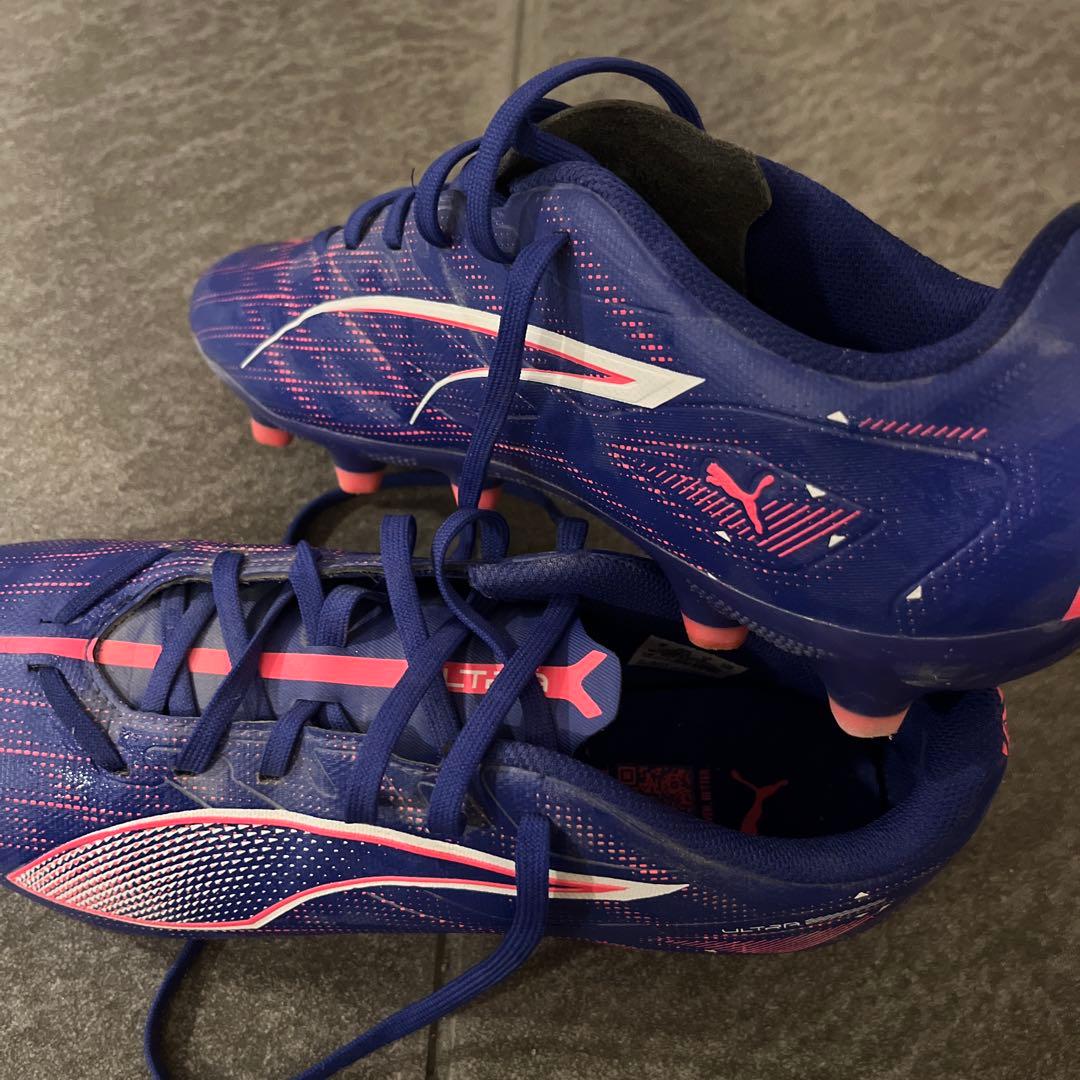 三笘薫使用　PUMAウルトラ5