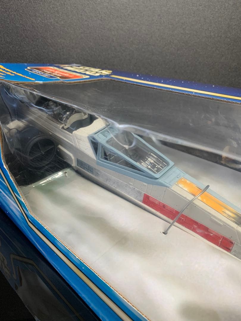 ム*シ様 ⭐︎STAR WARS X-wing Fighter with R2D
