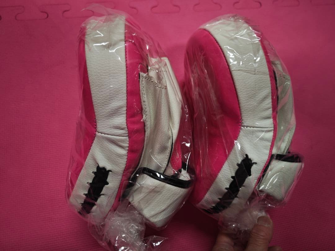 女性におすすめ パンチングミット 軽量で使いやすい かわいいピンク色 超お買い得