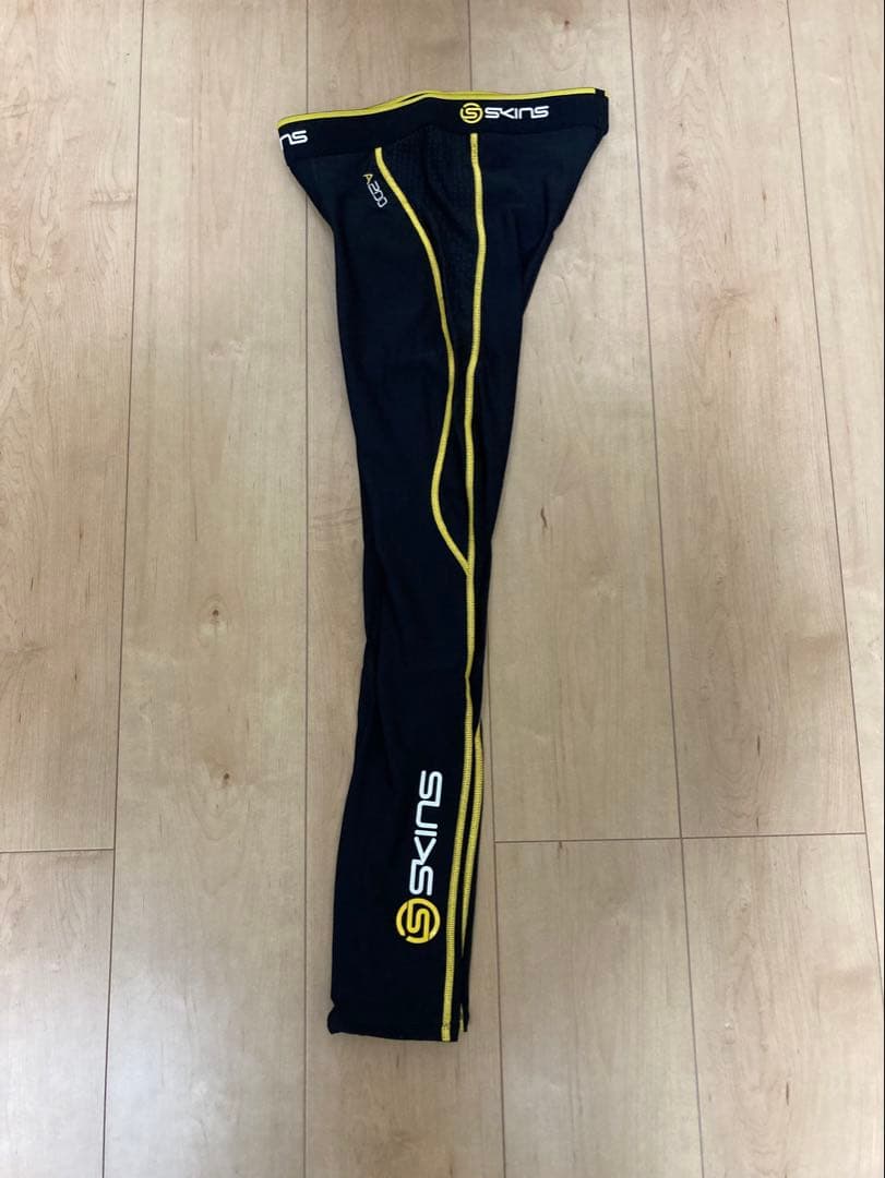 スキンズ A200 ロングシャツ ロングタイツ 上下セット Mサイズ 超美品