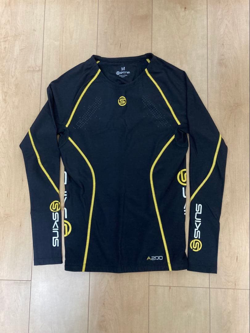 スキンズ A200 ロングシャツ ロングタイツ 上下セット Mサイズ 超美品