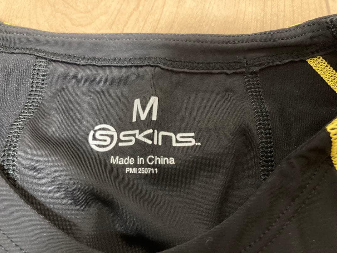 スキンズ A200 ロングシャツ ロングタイツ 上下セット Mサイズ 超美品