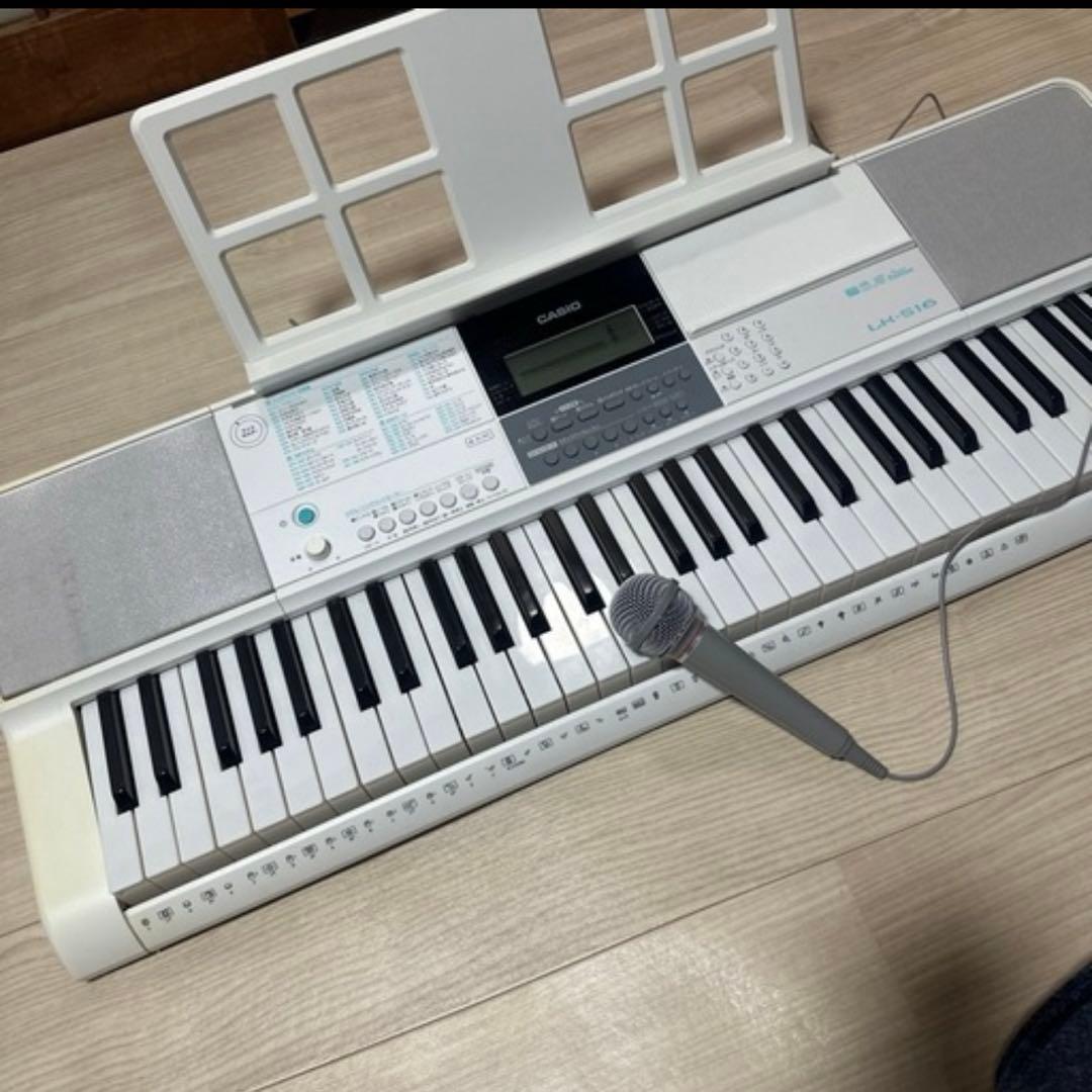 江東区引取り限定　61鍵 ホワイト光る電子キーボード マイク付き