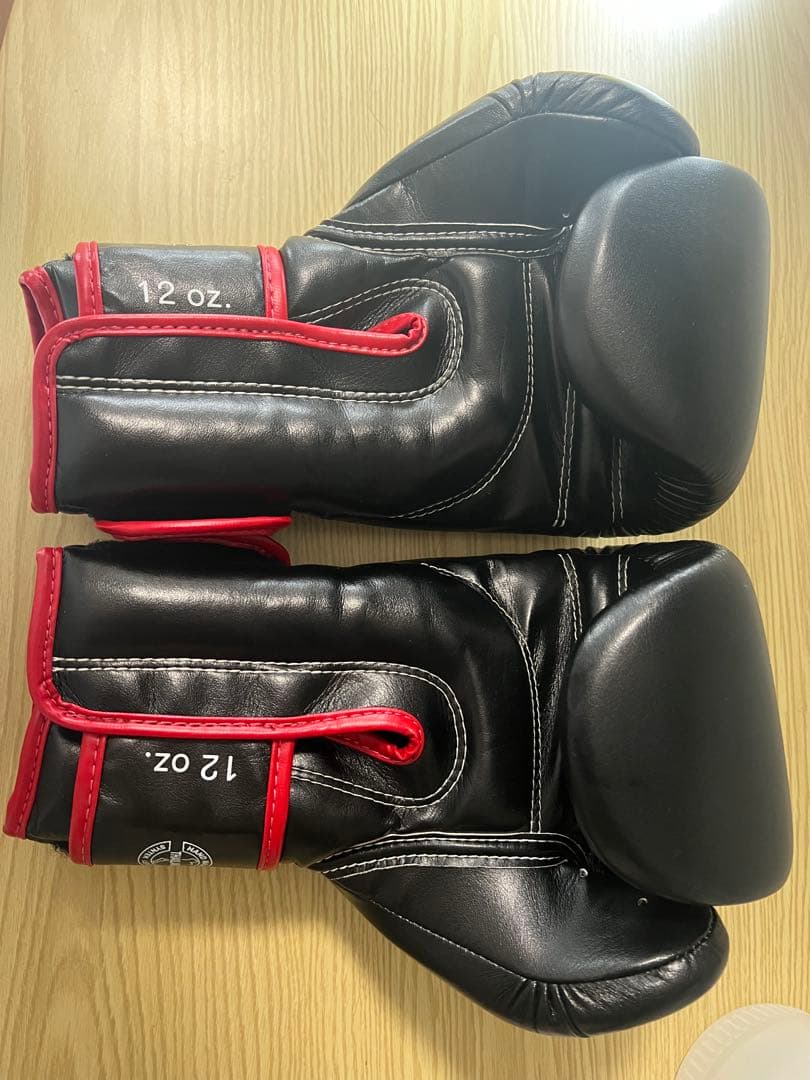 Fairtex ボクシンググローブ 12oz ブラック/レッド