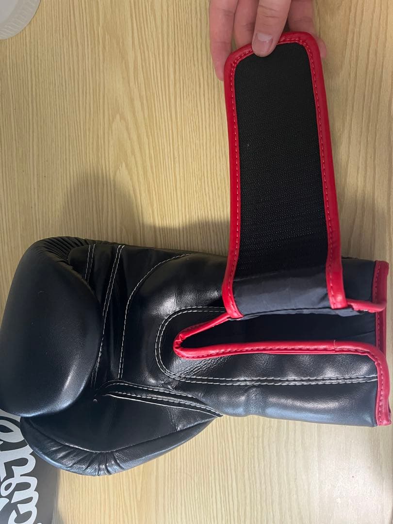 Fairtex ボクシンググローブ 12oz ブラック/レッド