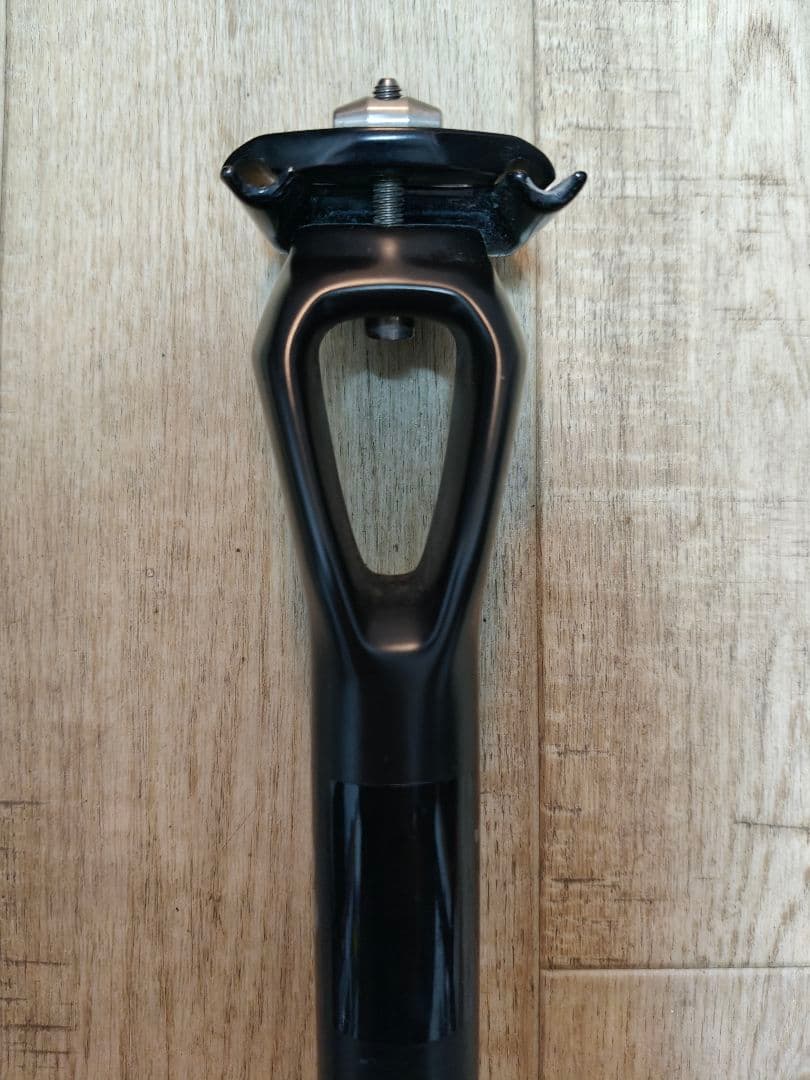 bbb FLYPOST ブラック シートポスト 209g　カーボン　27.2