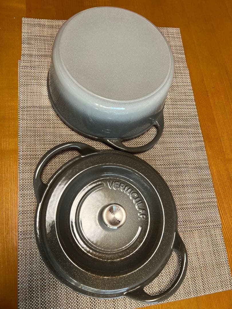 Vermicular 鋳鉄 両手鍋 グレー パール　22cm