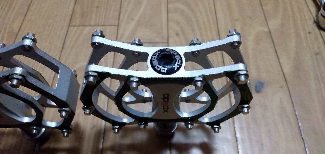 XPEDO XCF07AC フラットペダル シルバー/グリーン　255g
