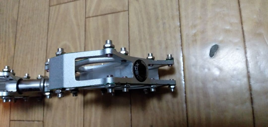 XPEDO XCF07AC フラットペダル シルバー/グリーン　255g