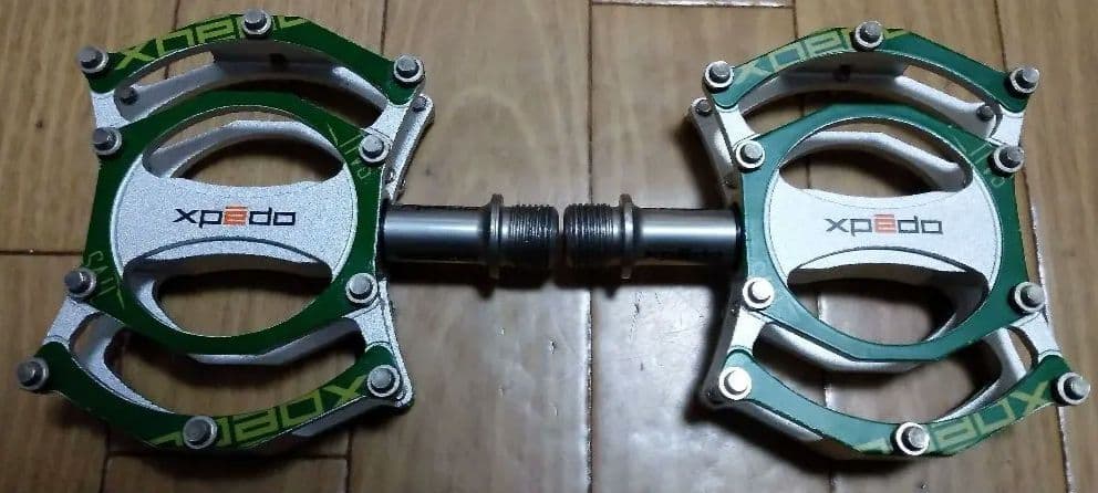 XPEDO XCF07AC フラットペダル シルバー/グリーン　255g
