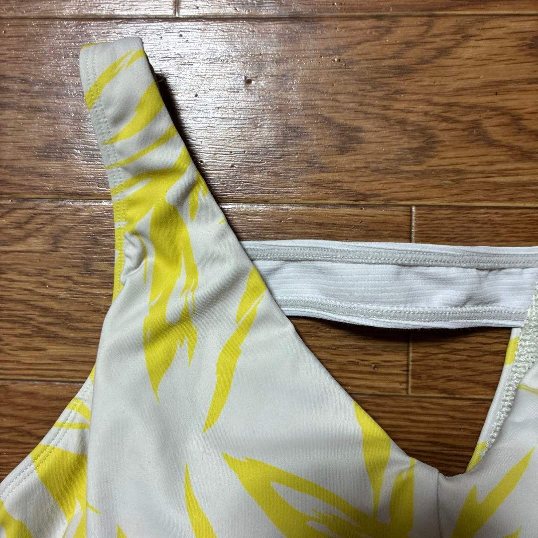美品　SUKALA スカーラ　Vネックブラトップ