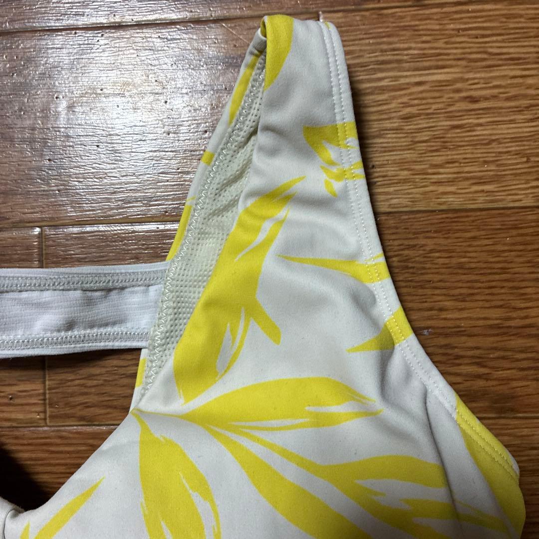 美品　SUKALA スカーラ　Vネックブラトップ