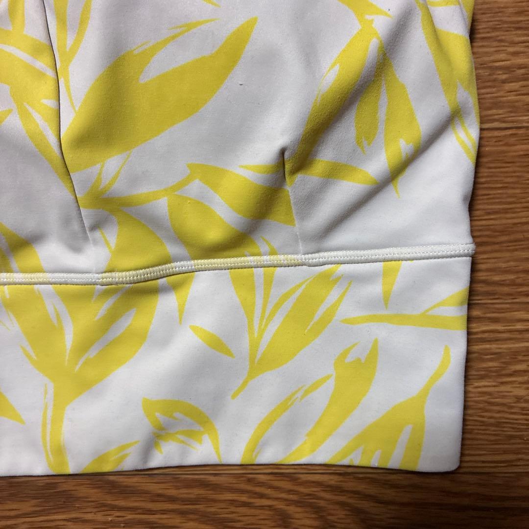 美品　SUKALA スカーラ　Vネックブラトップ