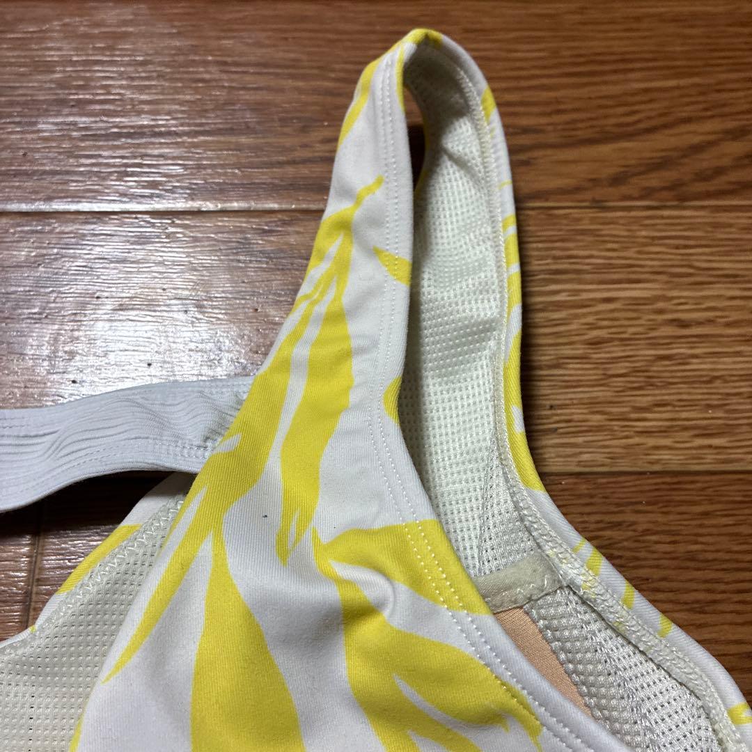 美品　SUKALA スカーラ　Vネックブラトップ