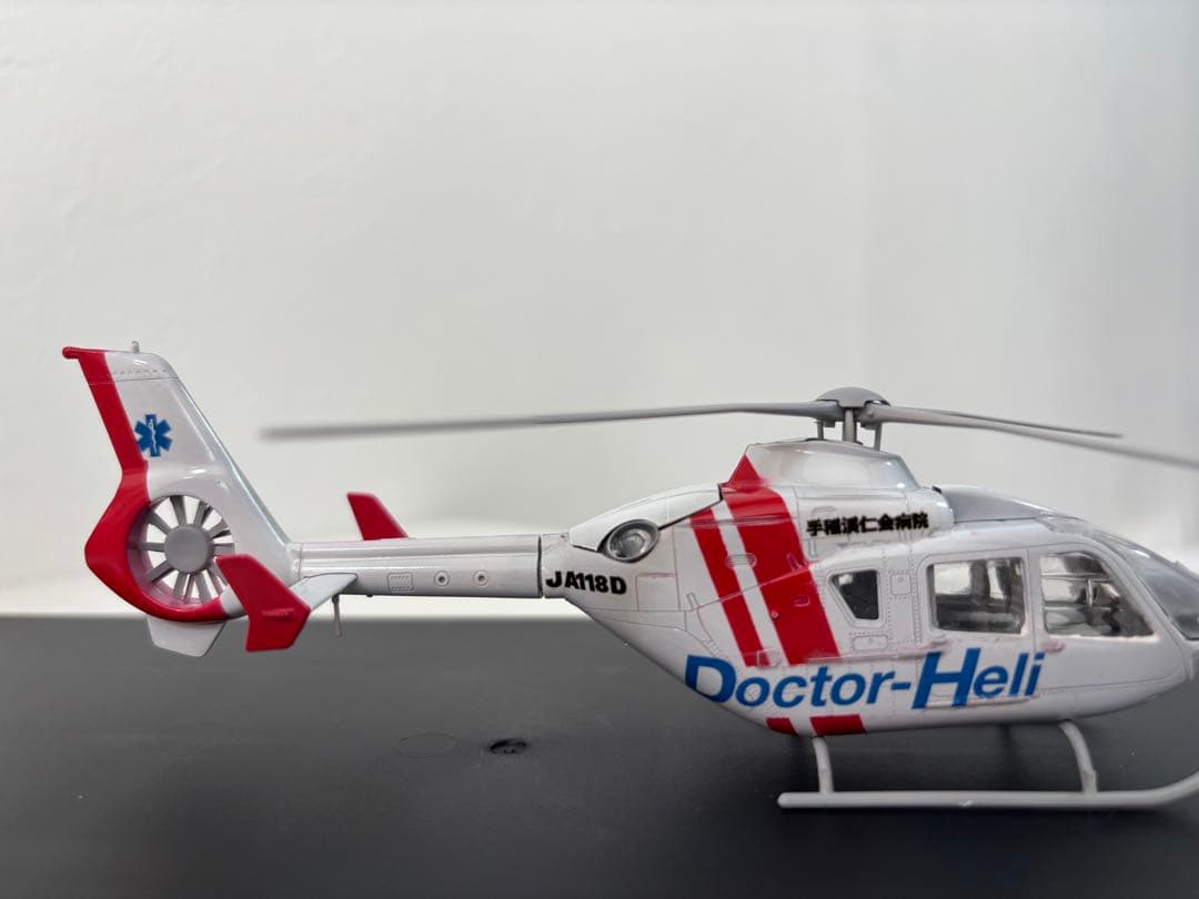 【完成品】1/72 ドクターヘリプラモデル※ジャンク品