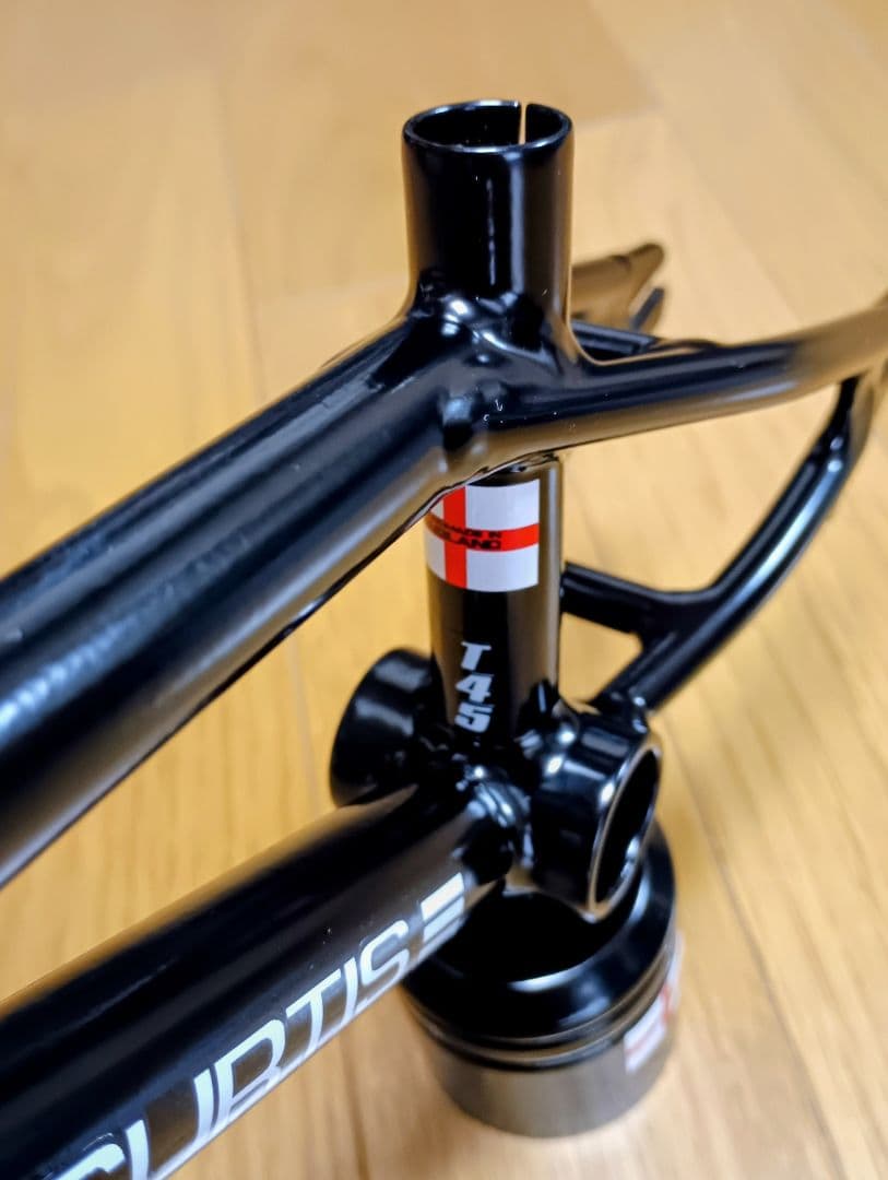 トロフィー（CURTIS BIKES）MADE IN ENGLAND　※匿名配送
