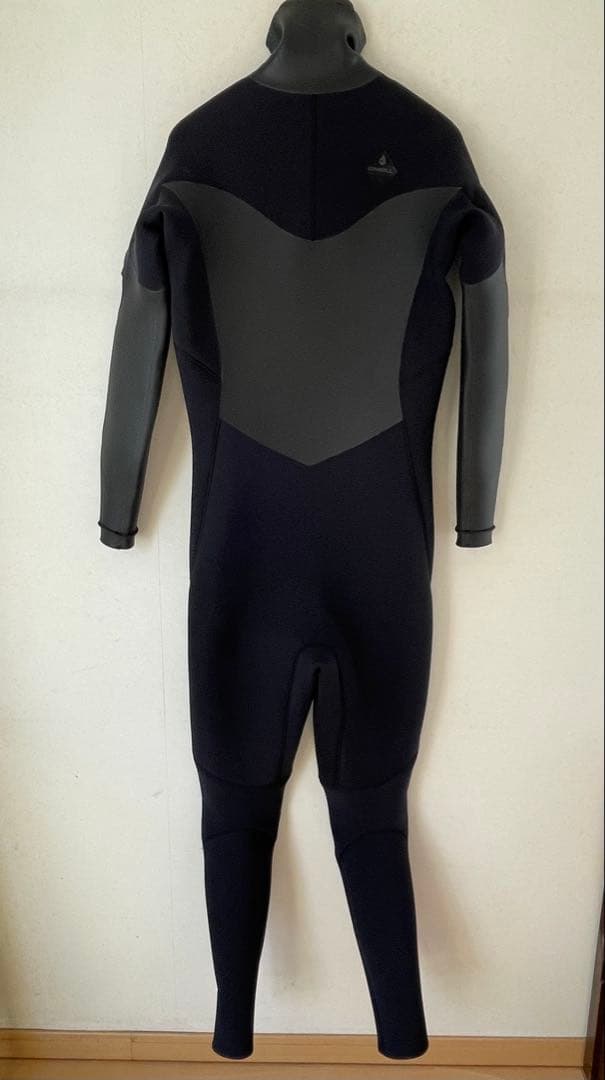 未使用品　O'NEILL セミドライSUPERFREAK PREMIER FSC