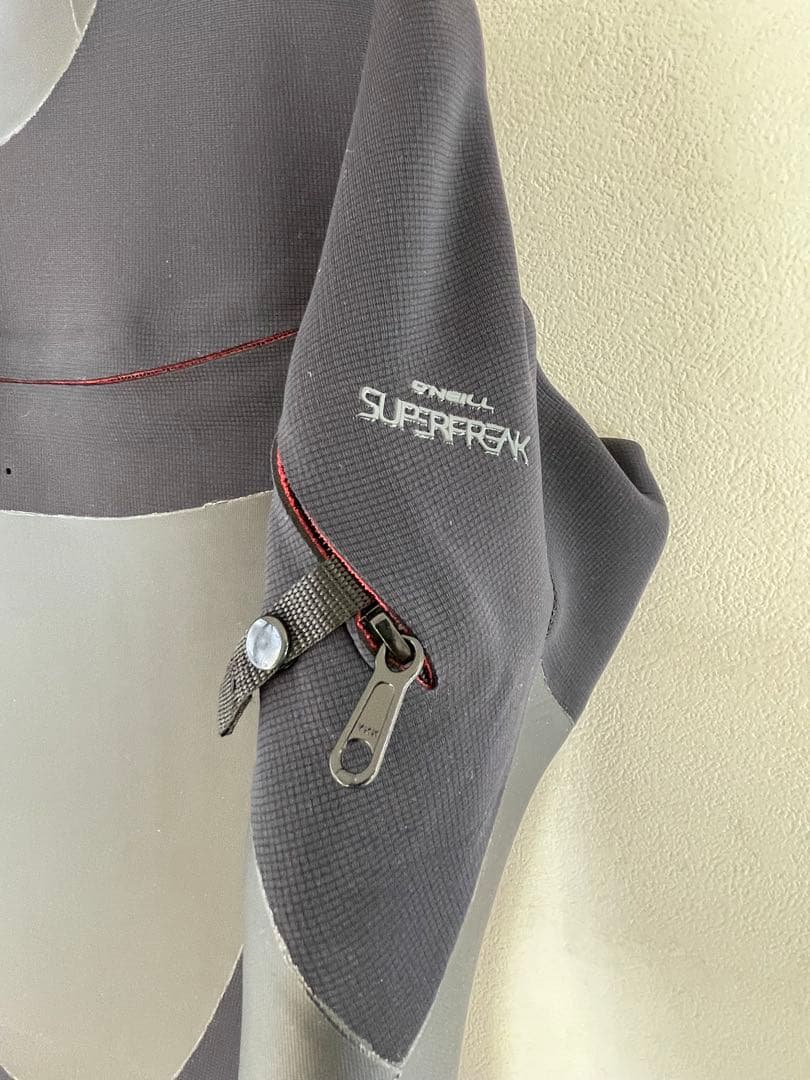 未使用品　O'NEILL セミドライSUPERFREAK PREMIER FSC