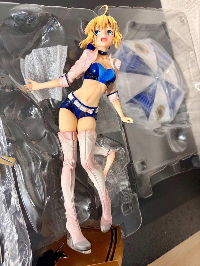 セイバー TYPE-MOON RACING 1/7 フィギュア　アルトリア