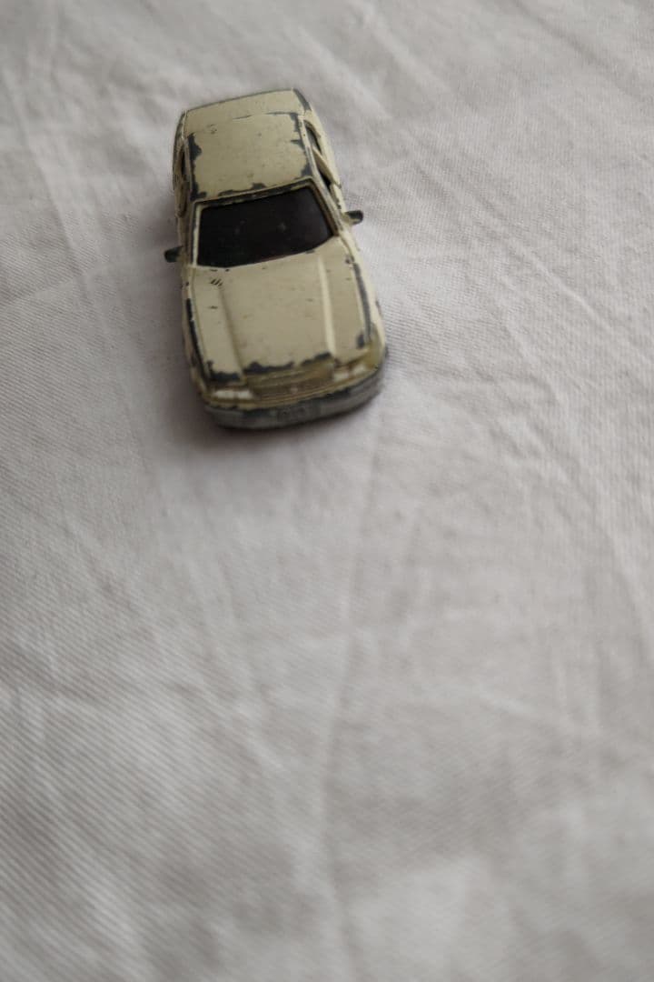 トミカ ミニカー クリーム色