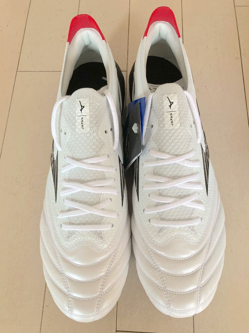 モレリアネオ4βジャパン　白　27.0㎝　新品。