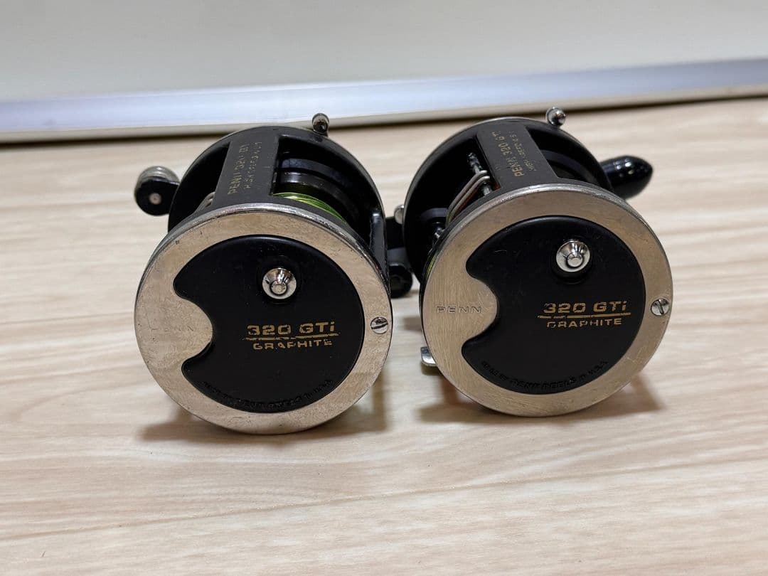 PENIN 320 GTI ベイトリール オレンジとグリーン