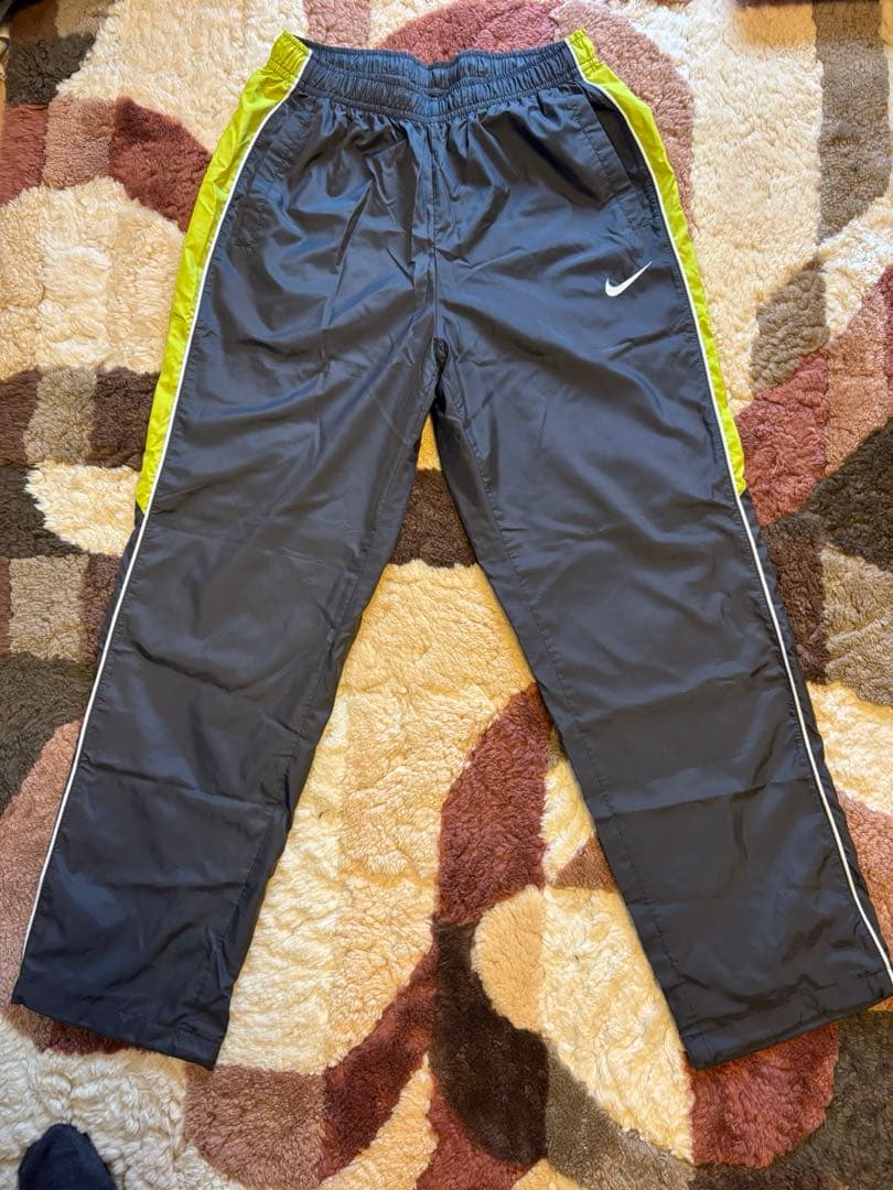 Nike ナイロンジャケットとパンツセット Lサイズ グレー/イエロー