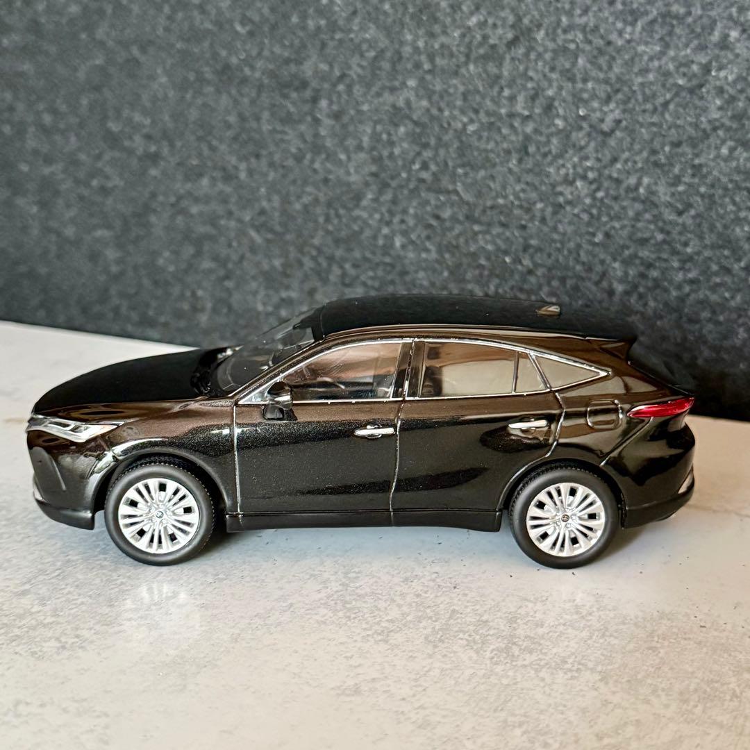 トヨタ ハリアー ミニカー 黒 1/30 プレシャスブラックパール