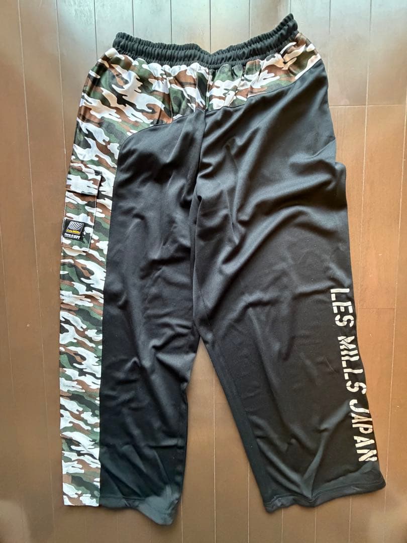 【美品】レスミルズ ロングパンツ+カットソー（迷彩×黒）