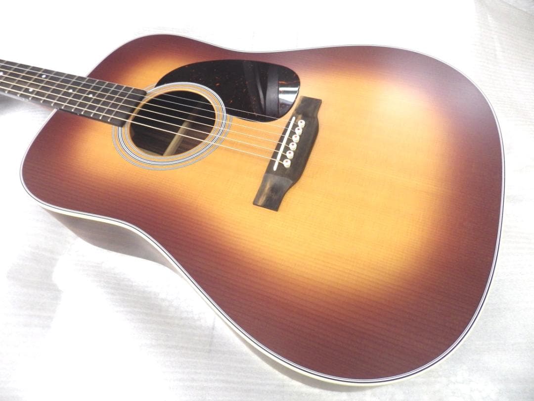 新品　生産完了品　レア　Martin D-28 Satin Amberburst
