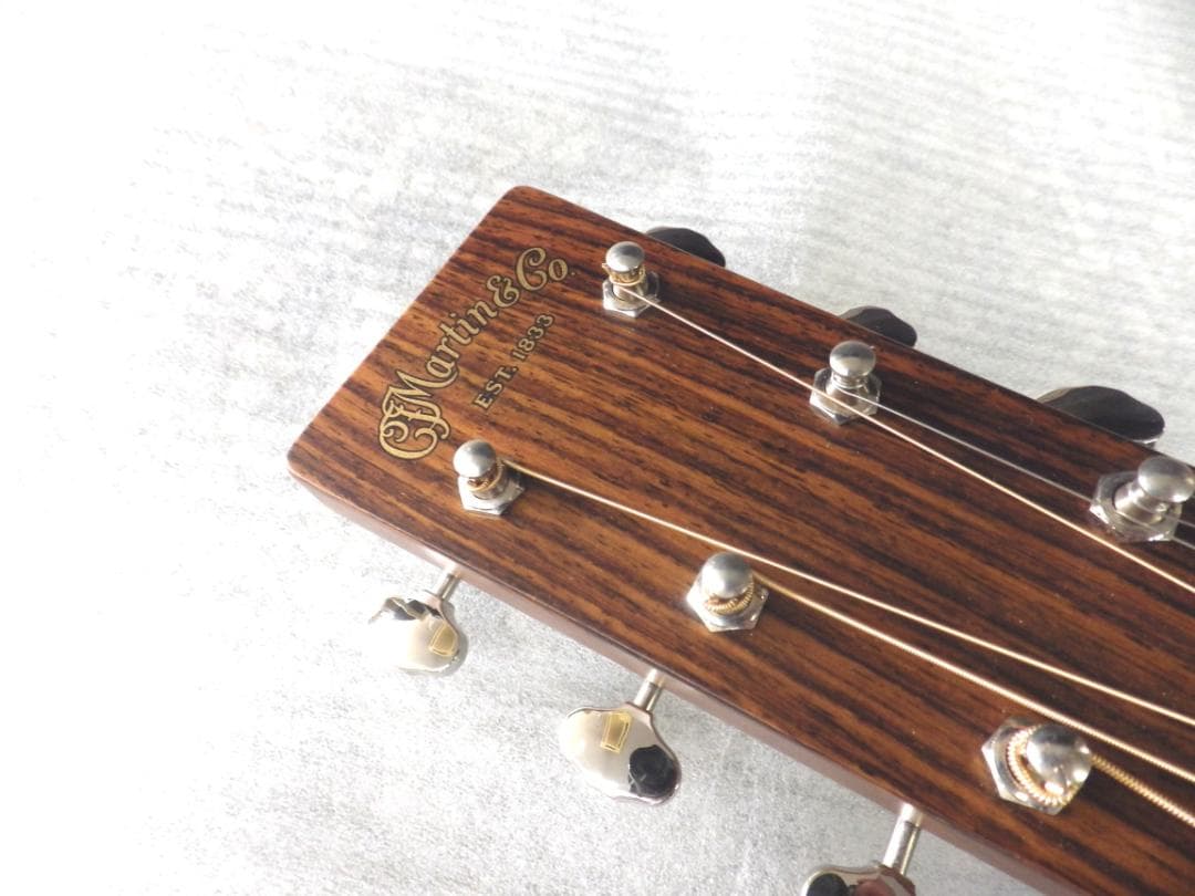 新品　生産完了品　レア　Martin D-28 Satin Amberburst