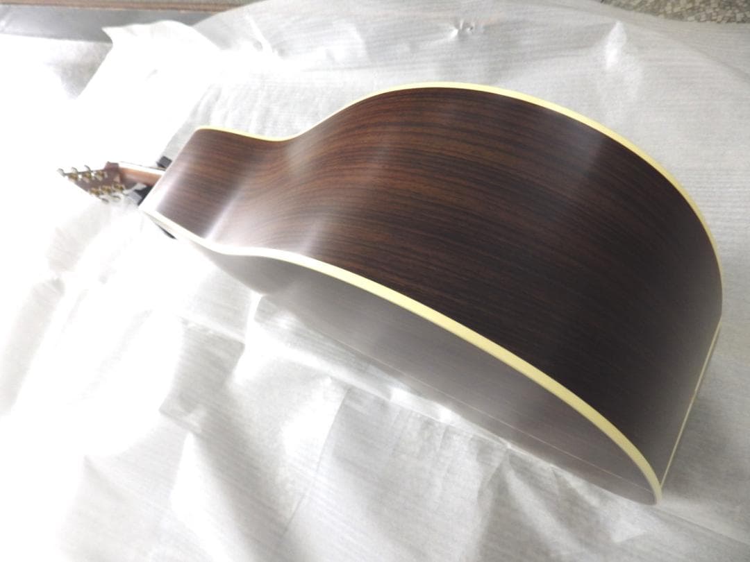 新品　生産完了品　レア　Martin D-28 Satin Amberburst