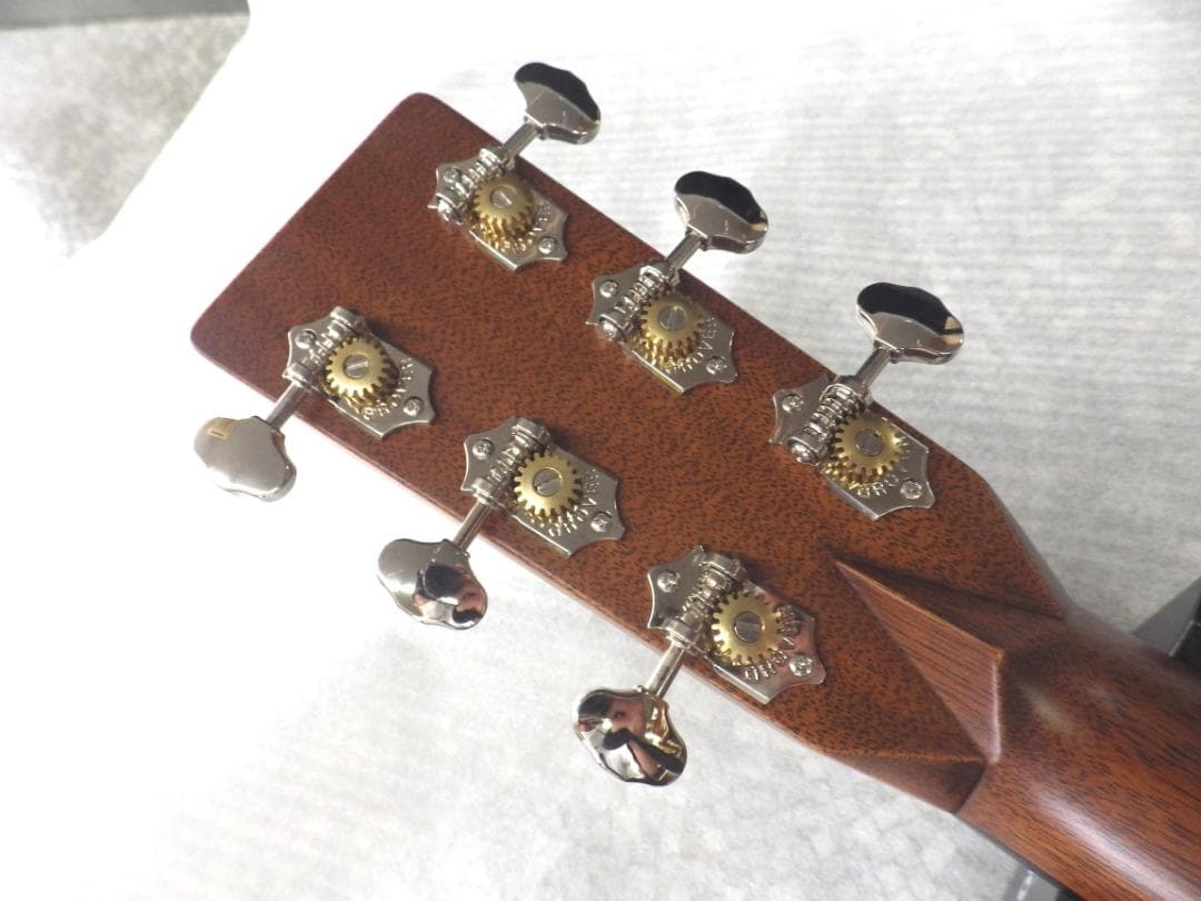 新品　生産完了品　レア　Martin D-28 Satin Amberburst