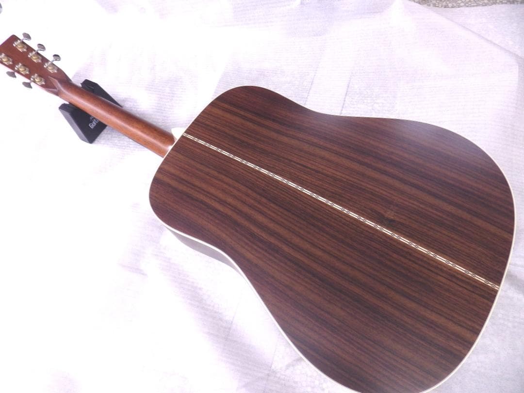 新品　生産完了品　レア　Martin D-28 Satin Amberburst