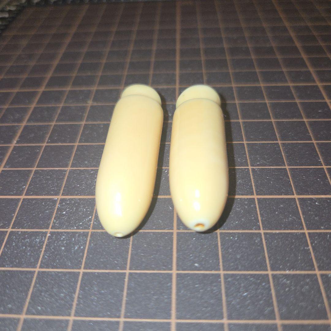ベージュ弾丸型プラスチックルアー