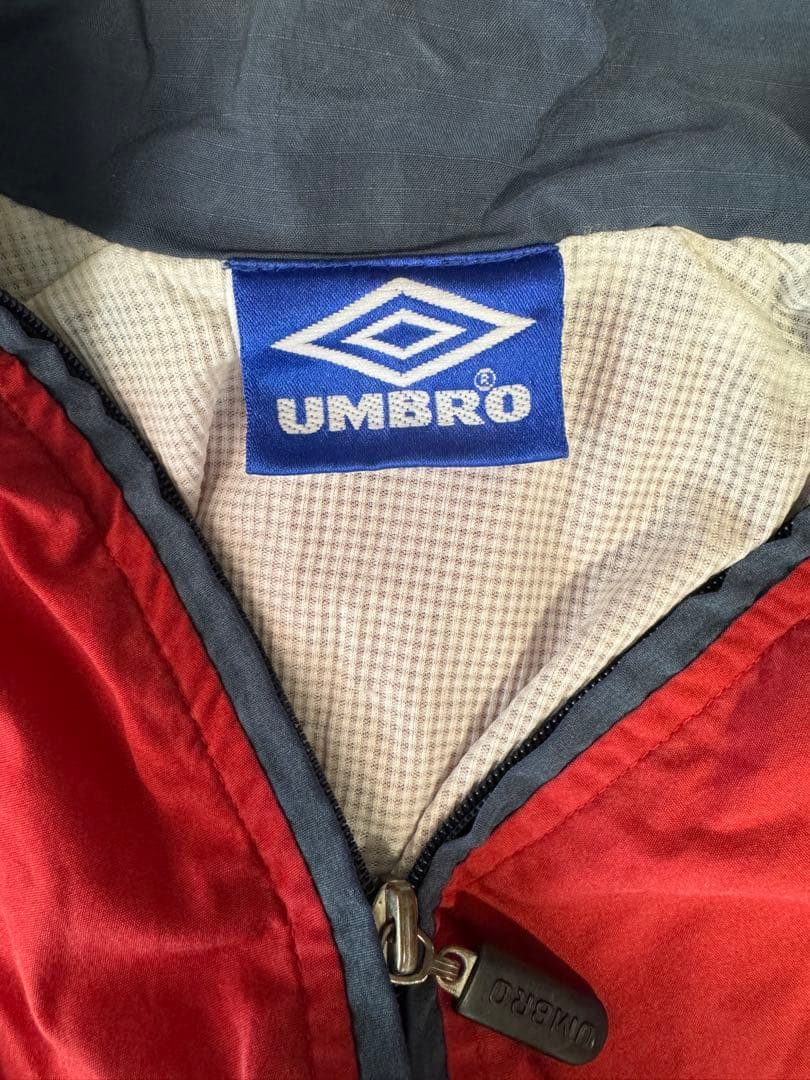【UMBRO】イングランド代表 ヴィンテージ公式ジャケット刺繍ロゴ Lサイズ