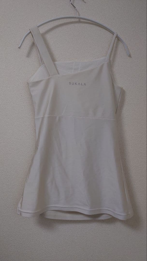 ✩美品【SUKALA】 シャインストレッチアシンメトリーチュニック オフホワイト