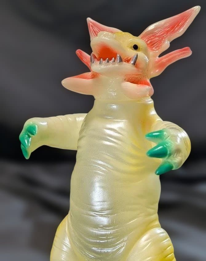 ガボラ 蓄光版「ウルトラマン」登場怪獣（ブルマァク復刻）ソフビフィギュア
