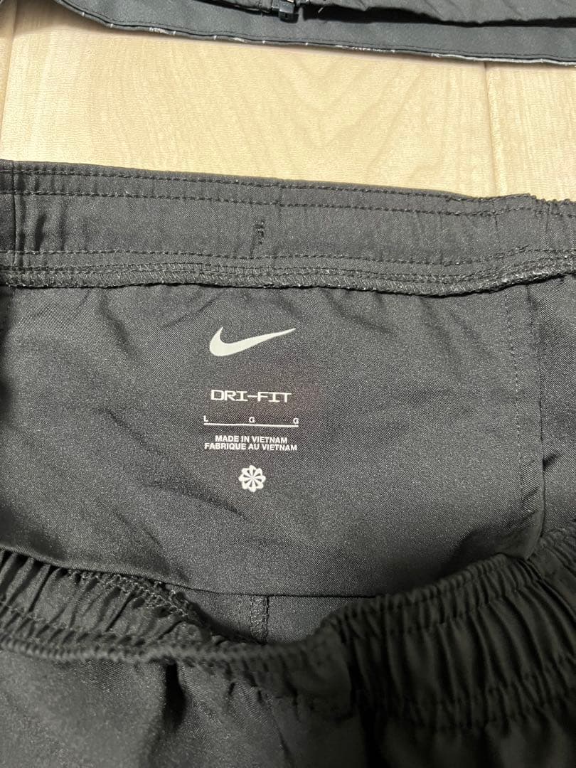 Nike ラン　ディビジョンマイラー　上M下L 早い者勝ち