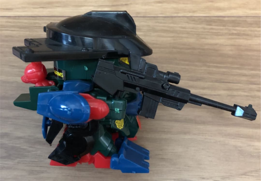 元祖SDガンダム　プラモデル　ブラックアンドレッドベレーガンダム　完成品