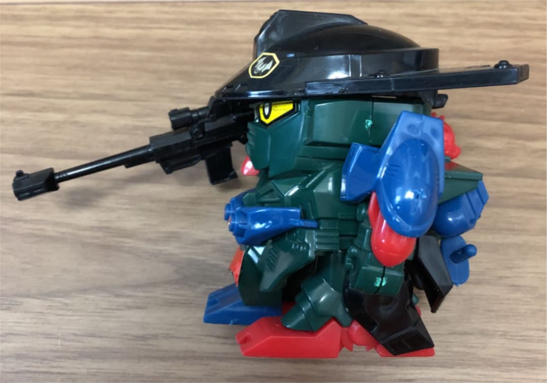 元祖SDガンダム　プラモデル　ブラックアンドレッドベレーガンダム　完成品
