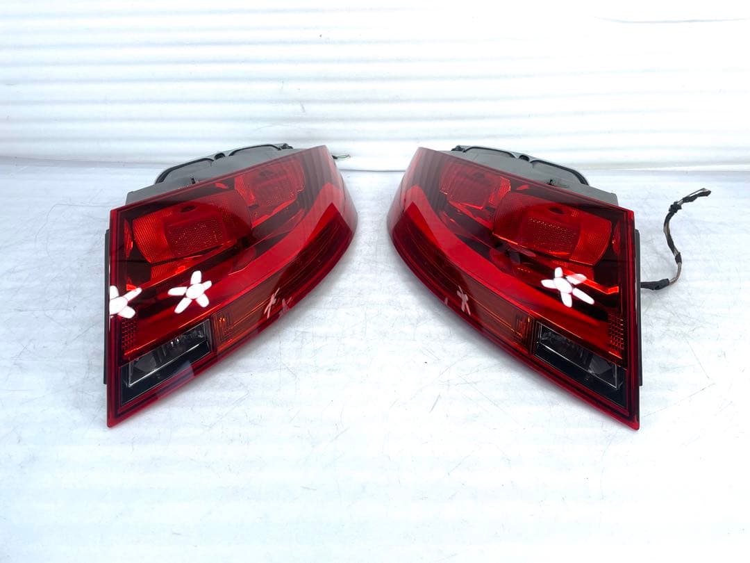 AUDI/アウディ TT 8J 純正 左テールランプ 8J0 945 095C